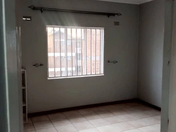 2 Bedroom Flat & Apartment