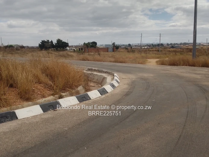 Taona Park, Ruwa stand for sale!